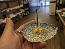 画像3: 花びら香立香皿セット(金属) (3)