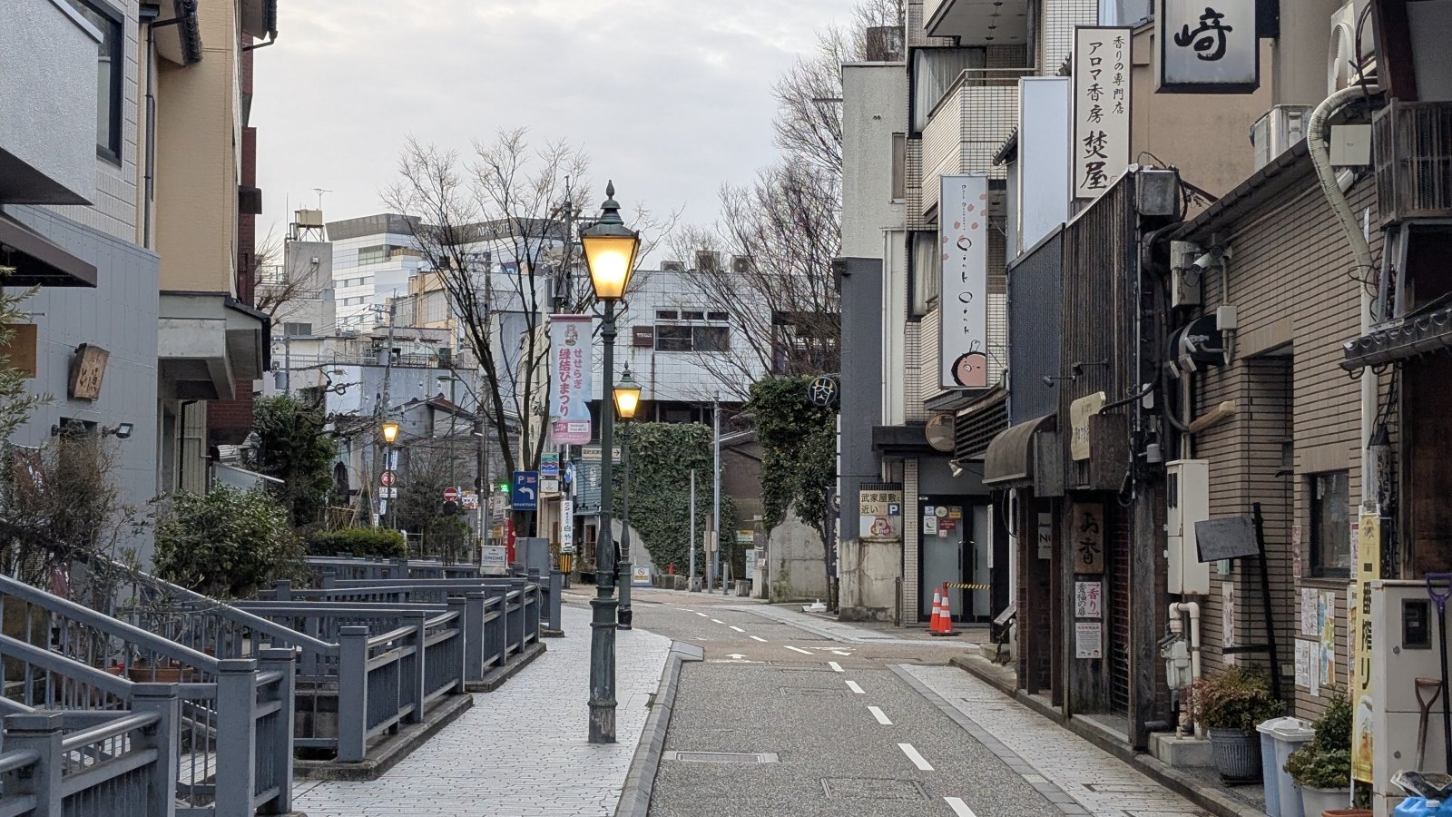 金沢のお香とアロマの香り専門店(石川県金沢市)・金沢観光地・金沢の観光スポット武家屋敷跡近く・人気でおすすめのお土産処-お香専門店のアロマ香房焚屋