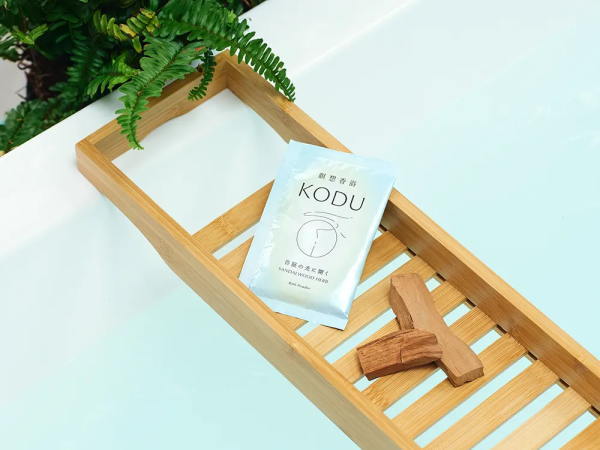 日本香堂の調香師が監修の入浴剤-KODU-檜・サンダルウッド・アンバー